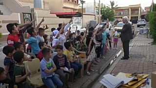 کلاس درس معلم بازنشسته عراقی در کوچه‌های کرکوک