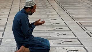 Pakistan Ay İzleme Komitesi mollaları ile Bilim Bakanı arasında ramazan tartışması