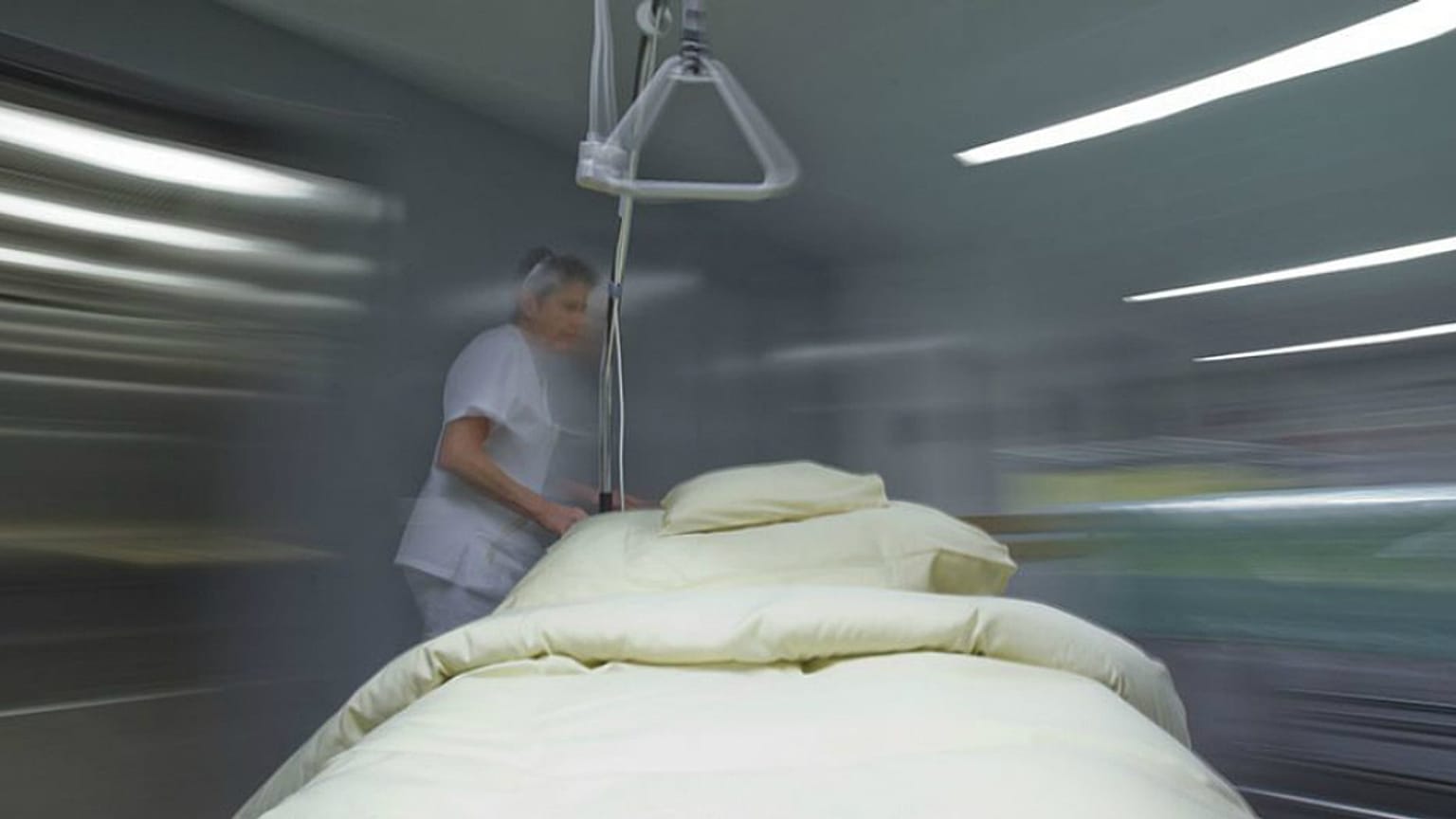 Fransa'da 10 yıldır bitkisel hayatta olan Vincent Lambert'e pasif ötanazi uygulanacak