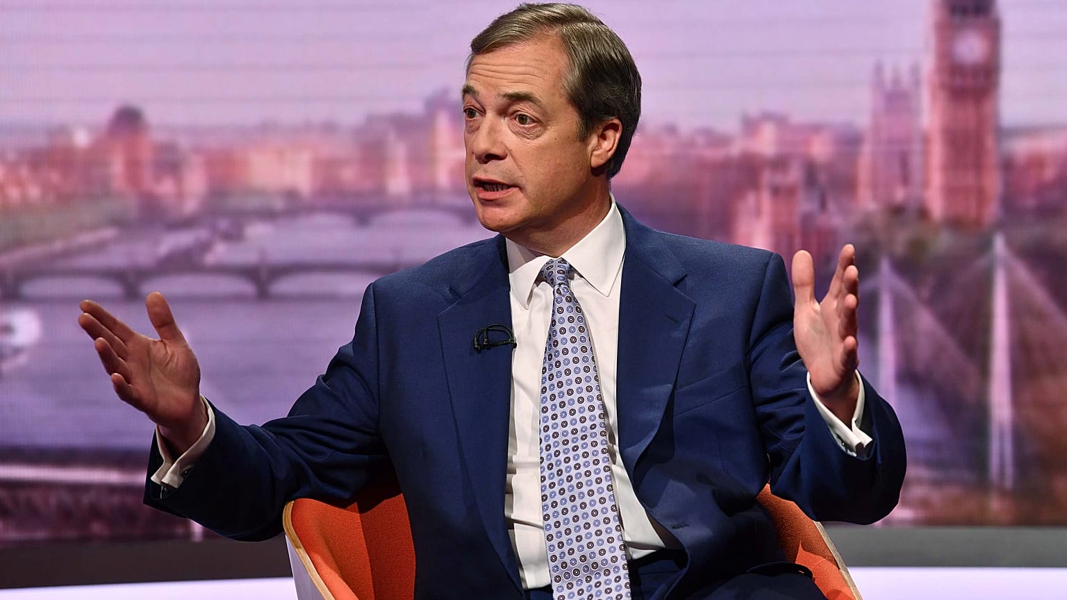 Partido de Nigel Farage lidera sondagens para europeias