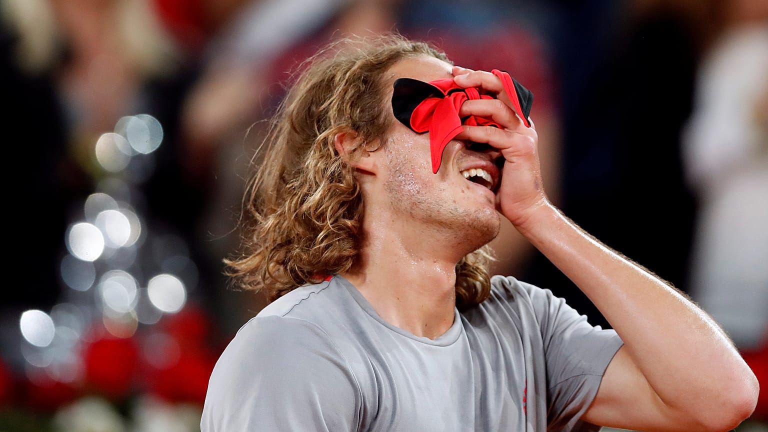 Madrid Open: Νίκησε Ναδάλ και παίζει τελικό με Τζόκοβιτς ο Τσιτσιπάς