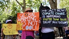 Proteste "ambientali" in molte città europee per il futuro del Pianeta Terra