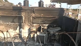 المهاجرون يفرون من مركز لجوء في المكسيك بسبب اندلاع حريق