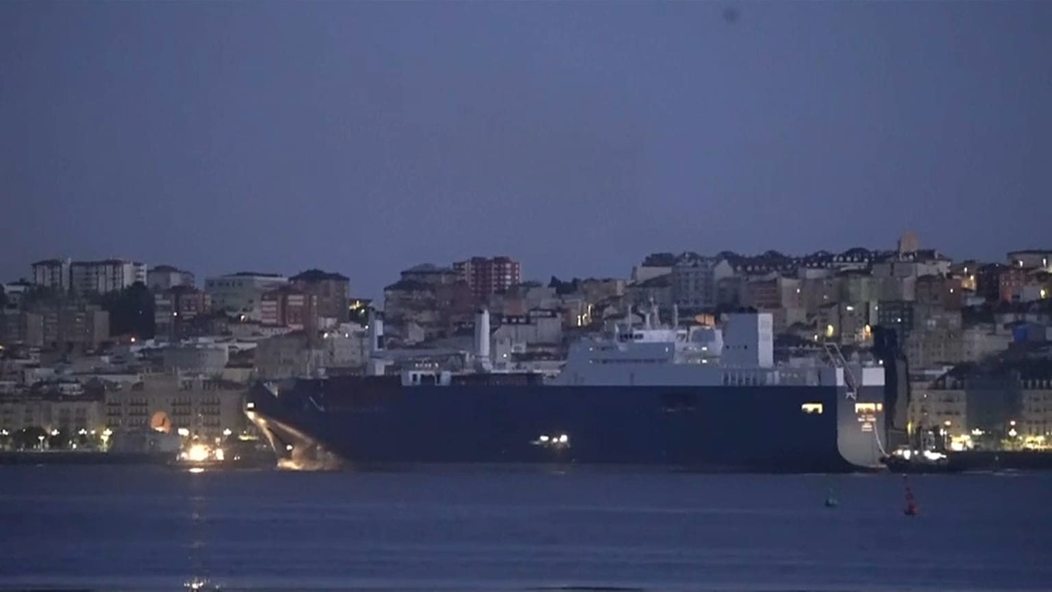 Le cargo saoudien, empêché d'atteindre Le Havre, attend dans le port de Santander