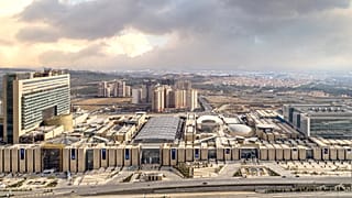 İran'da açılan devasa alışveriş merkezi ve içindeki ultra lüks cami tepkilere neden oldu