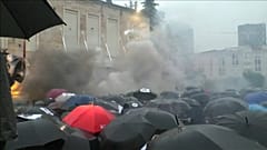 Tirana: Demonstranten attackieren 5 Gebäude 