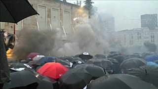 Tirana: Demonstranten attackieren 5 Gebäude
