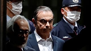 مدير  نيسان  السابق كارلوس غصن يغادر مقر احتجازه في طوكيو