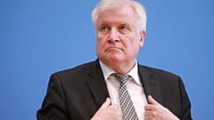 Seehofer: Wachsende Gewalt von rechts "verdammt ernst" nehmen