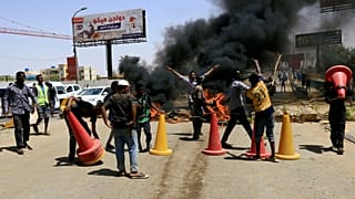 محتجون سوادنيون في الخرطوم
