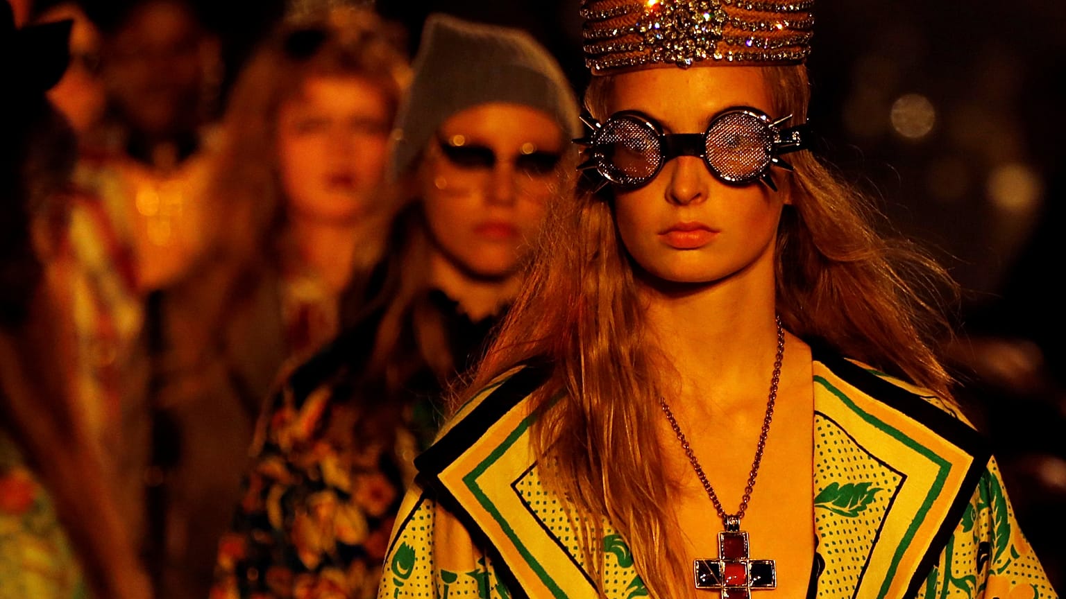 Kering bannit les mannequins mineurs