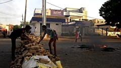 المعارضة السودانية تأسف لتعليق المجلس العسكري للمحادثات وسط تصاعد غضب المحتجين