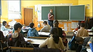 Ausztria: tilos a fejkendő az általánosban