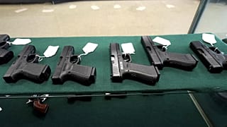 İsviçre'de halk daha sert bir silah yasası için referanduma gidiyor