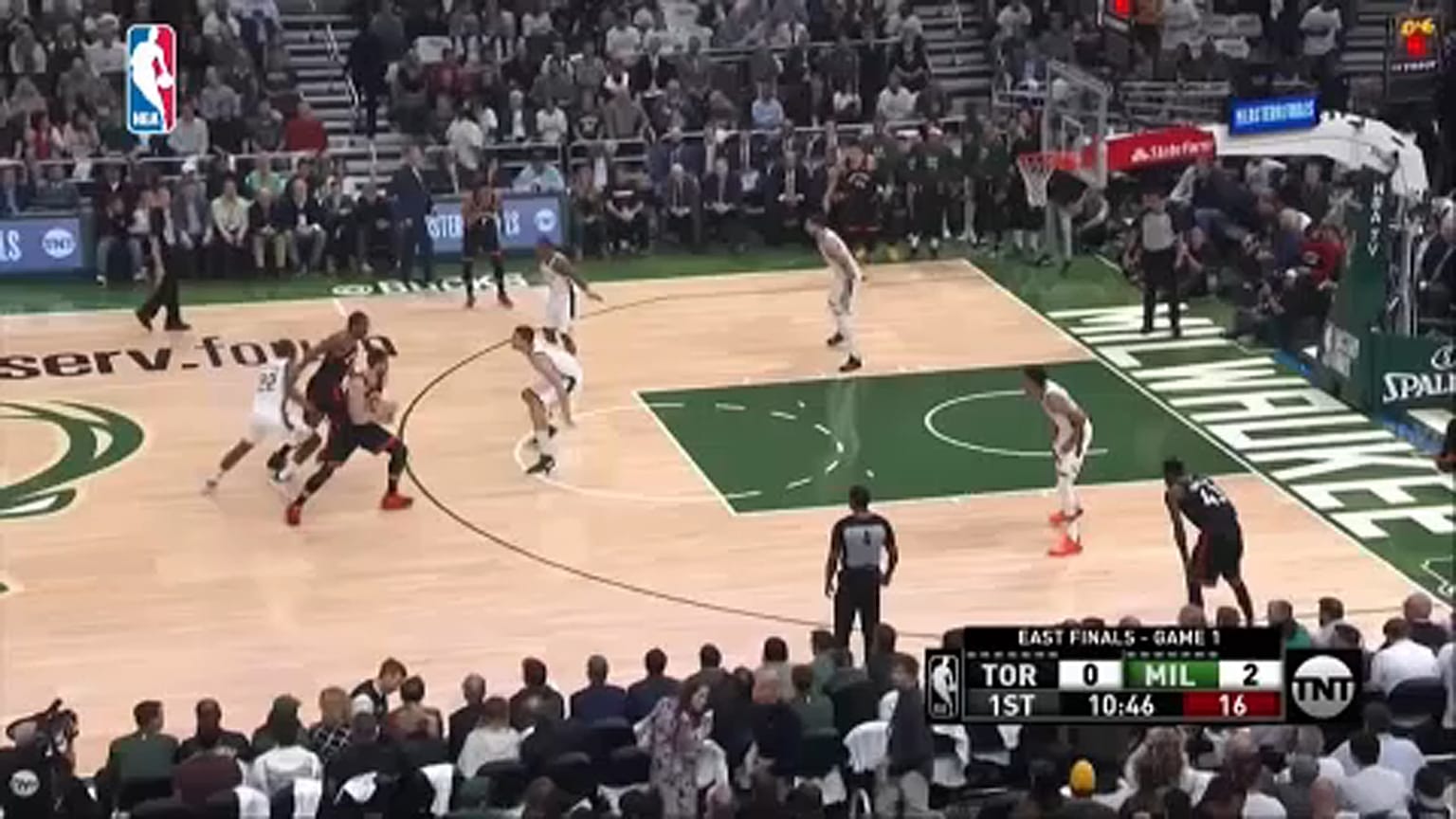 NBA: Előnyben a Bucks az elődöntőben