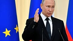 Путин выступает на форуме региональных и независимых СМИ