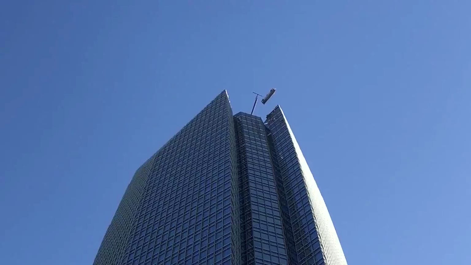 Fensterputzer in Oklahoma bangen in 250 Meter Höhe um ihr Leben