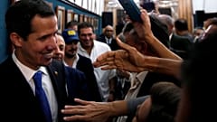 Guaidó confirma contactos y anuncia la 'liberación' de Simonovis