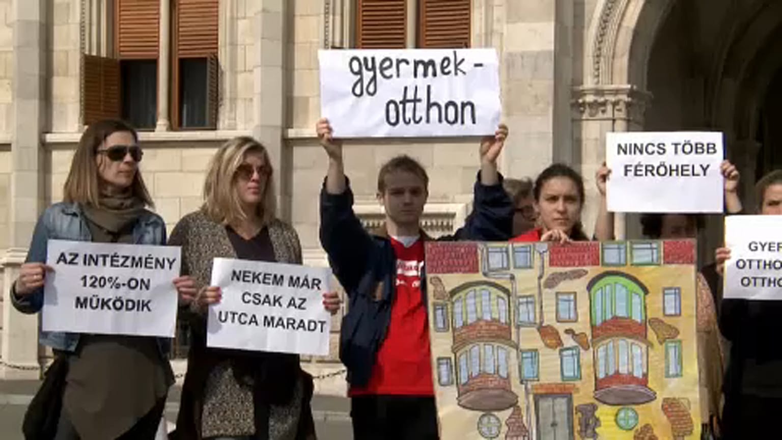 Családok kilakoltatása: mehet tovább