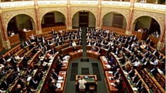 انتقاد از رئیس پارلمان مجارستان برای تشبیه همجنس‌گرایان به کودک‌آزاران
