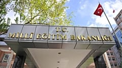 Eğitim sistemi yine değişiyor: Daha az ders, okullara kariyer ofisleri