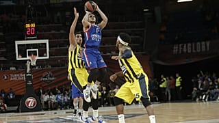 Anadolu Efes Fenerbahçe Beko'yu 92-73'lük skorla yenerek Final Four'da finale yükseldi