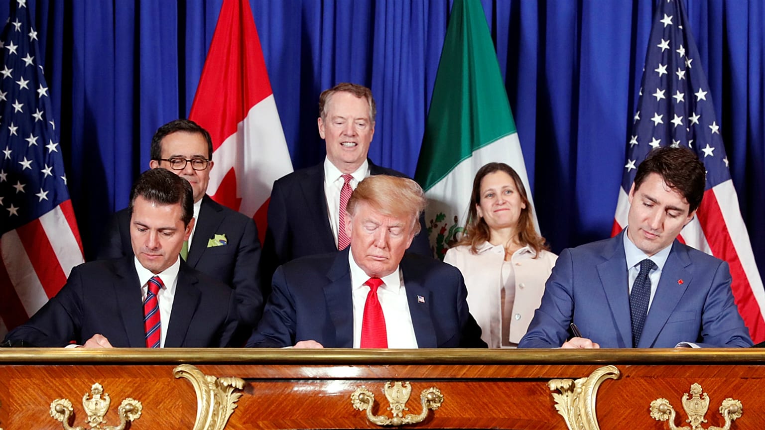 Peña Nieto, Trump e Trudeau em novembro, ratificando o novo NAFTA