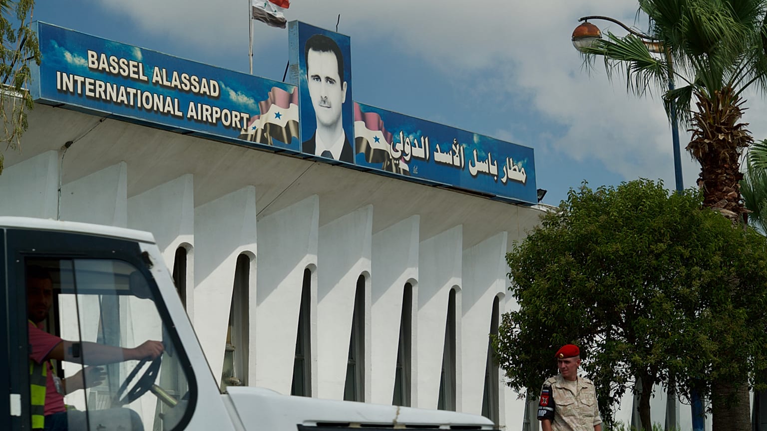 مدخل قاعدة حميميم الجوية الروسية شمال غرب اللاذقية في سوريا