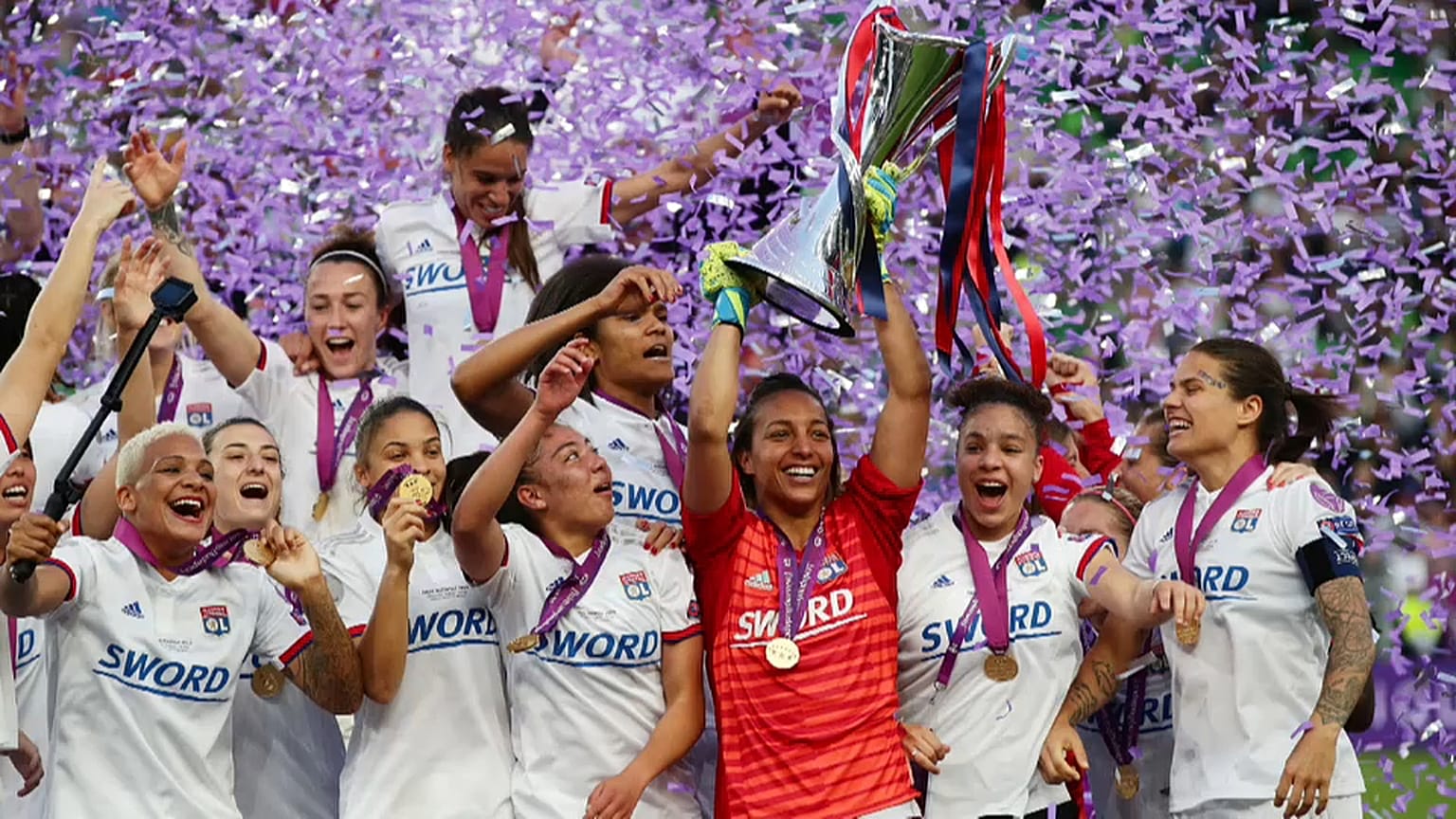 Lyon vence sexta Liga das Campeãs da UEFA e Ada Hegerberg destaca-se
