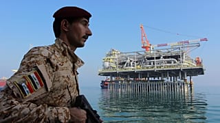 منصة القياس المركزي في محطة نفط البصرة في خليج الشرق الأوسط