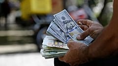 تعویق راه‌اندازی بازار متشکل ارز؛ کاهش قیمت دلار ادامه دارد 