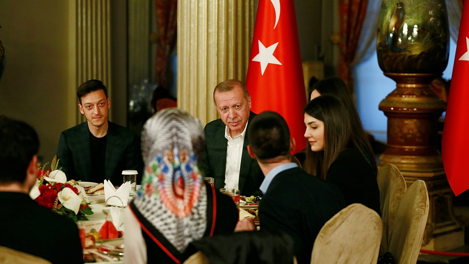 Beste Freunde? Özil wieder bei Erdogan