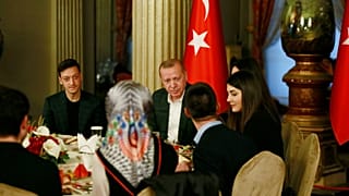 Beste Freunde? Özil wieder bei Erdogan