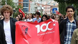 Ünlüler ve siyasilerden sosyal medyada 19 Mayıs mesajları
