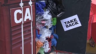 «Πόλεμος» με τον Καναδά για τα σκουπίδια