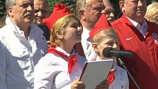 КПРФ приняла школьников в пионеры