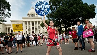 Az új abortusztörvény ellen tüntettek
