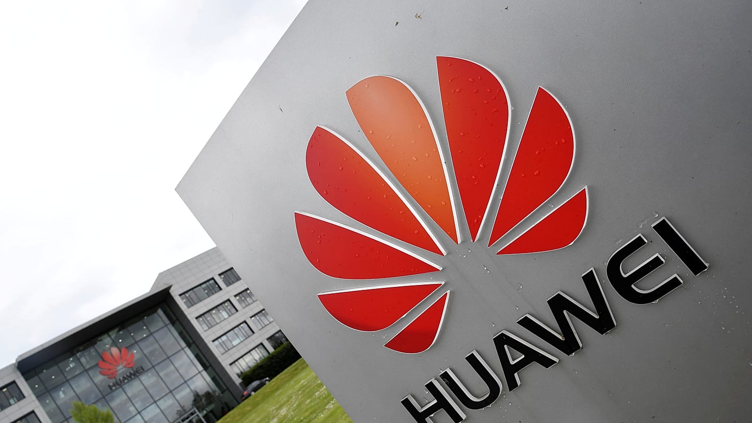 Google'dan sonra çip üreticileri de Huawei ile iş birliğini dondurdu