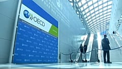 ΟΟΣΑ: Ανησυχία κι αναθεώρηση προς τα κάτω της παγκόσμιας ανάπτυξης