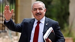 رئيس الوزراء الفلسطيني محمد اشتية في رام الله بالضفة الغربية
