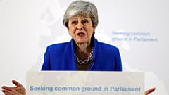 Brexit: Theresa May  apre a un secondo referendum e alla legge doganale