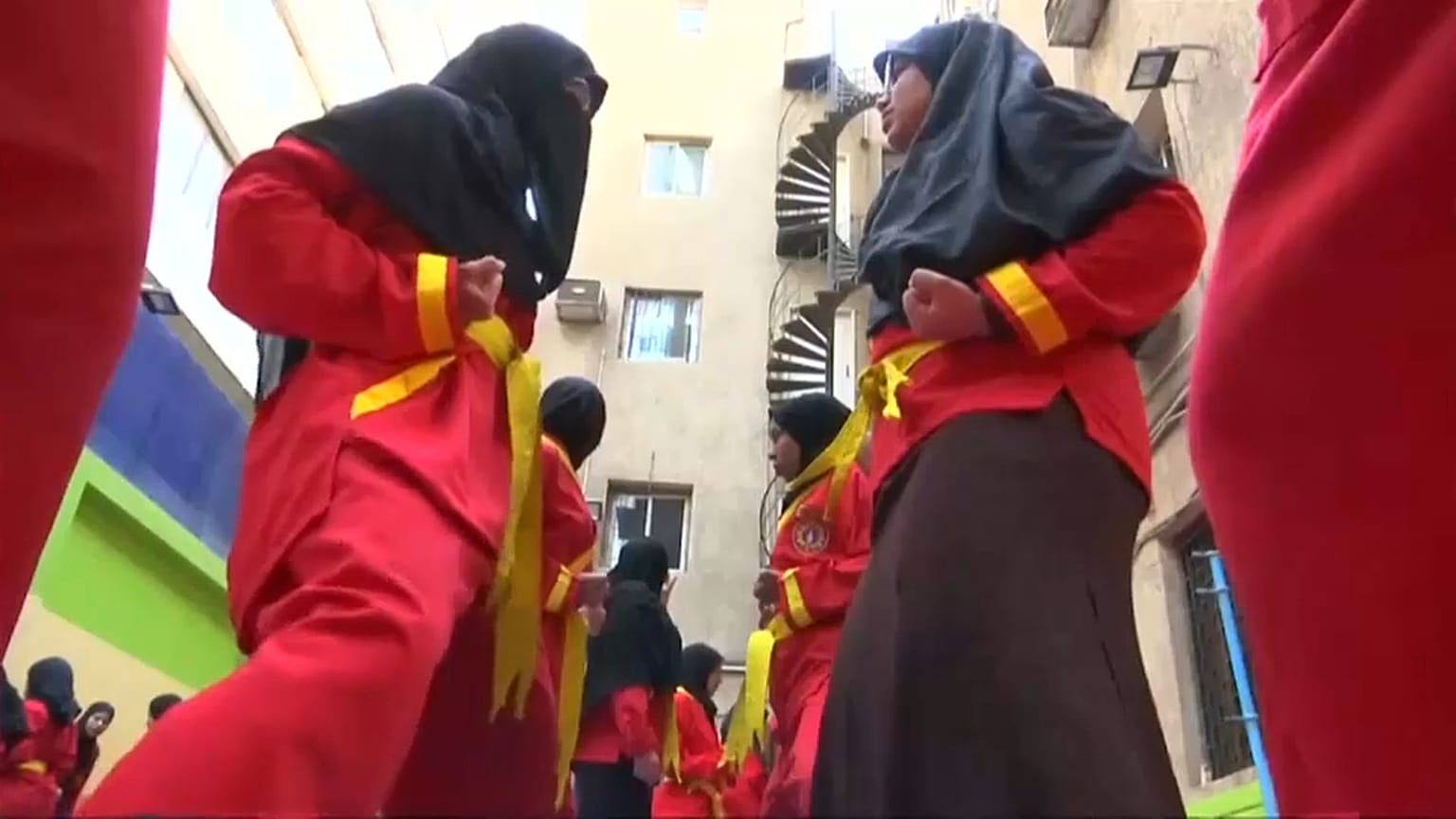 مصريات يتعلمن فنونا قتالية إندونيسية للدفاع عن أنفسهن من المتحرشين