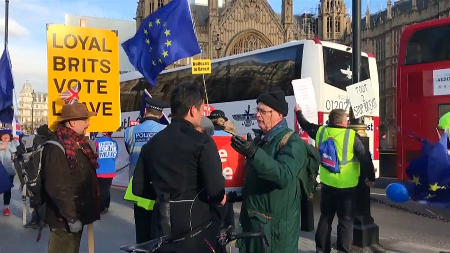 Brexit: Αρνητικές οι αντιδράσεις στην νέα πρόταση Μέι