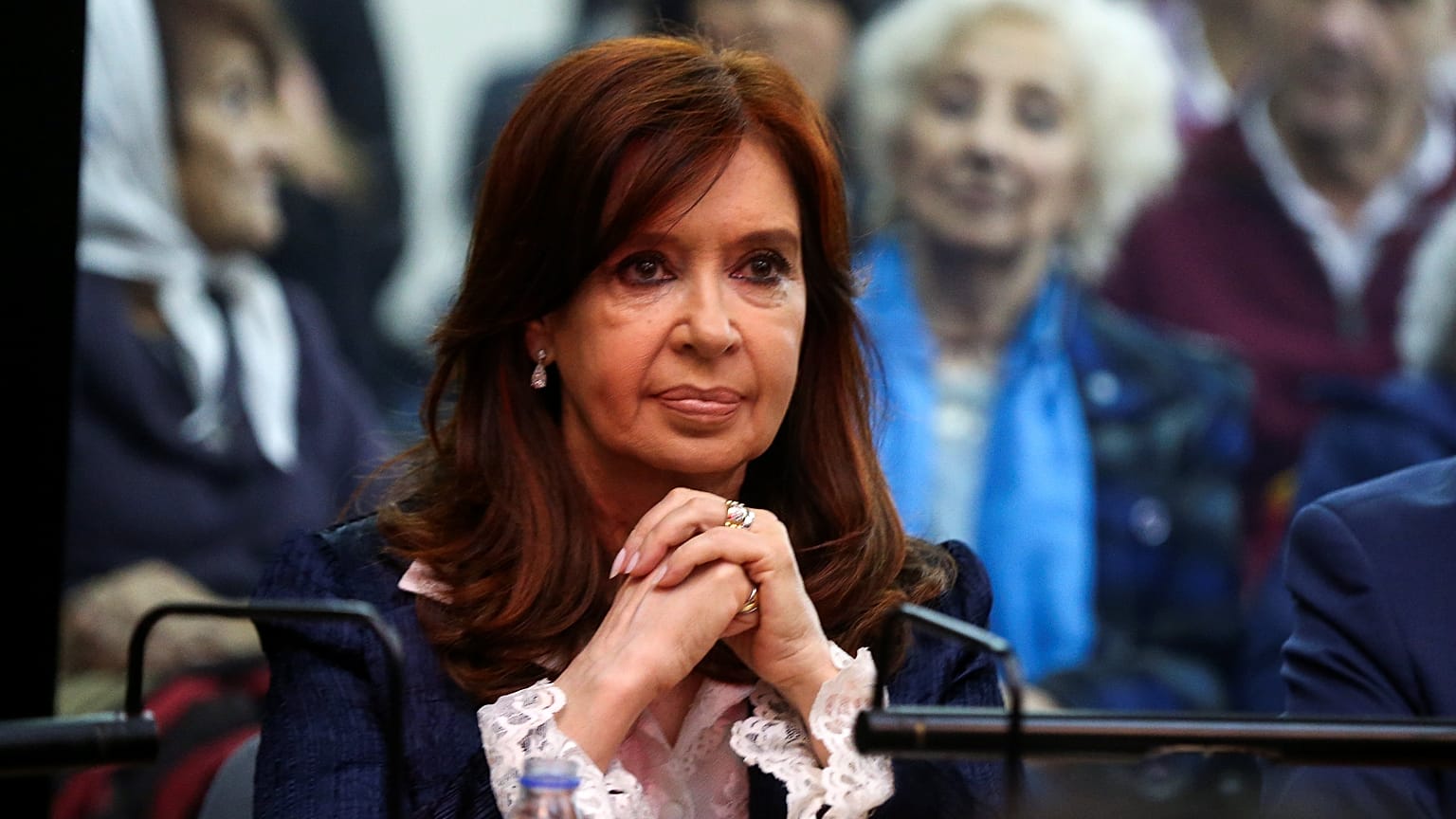 Cristina Fernández se sienta en el banquillo