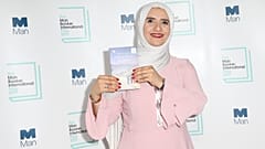 رواية "سيدات القمر" للعمانية جوخة الحارثي تخطف جائزة مان بوكر 2019