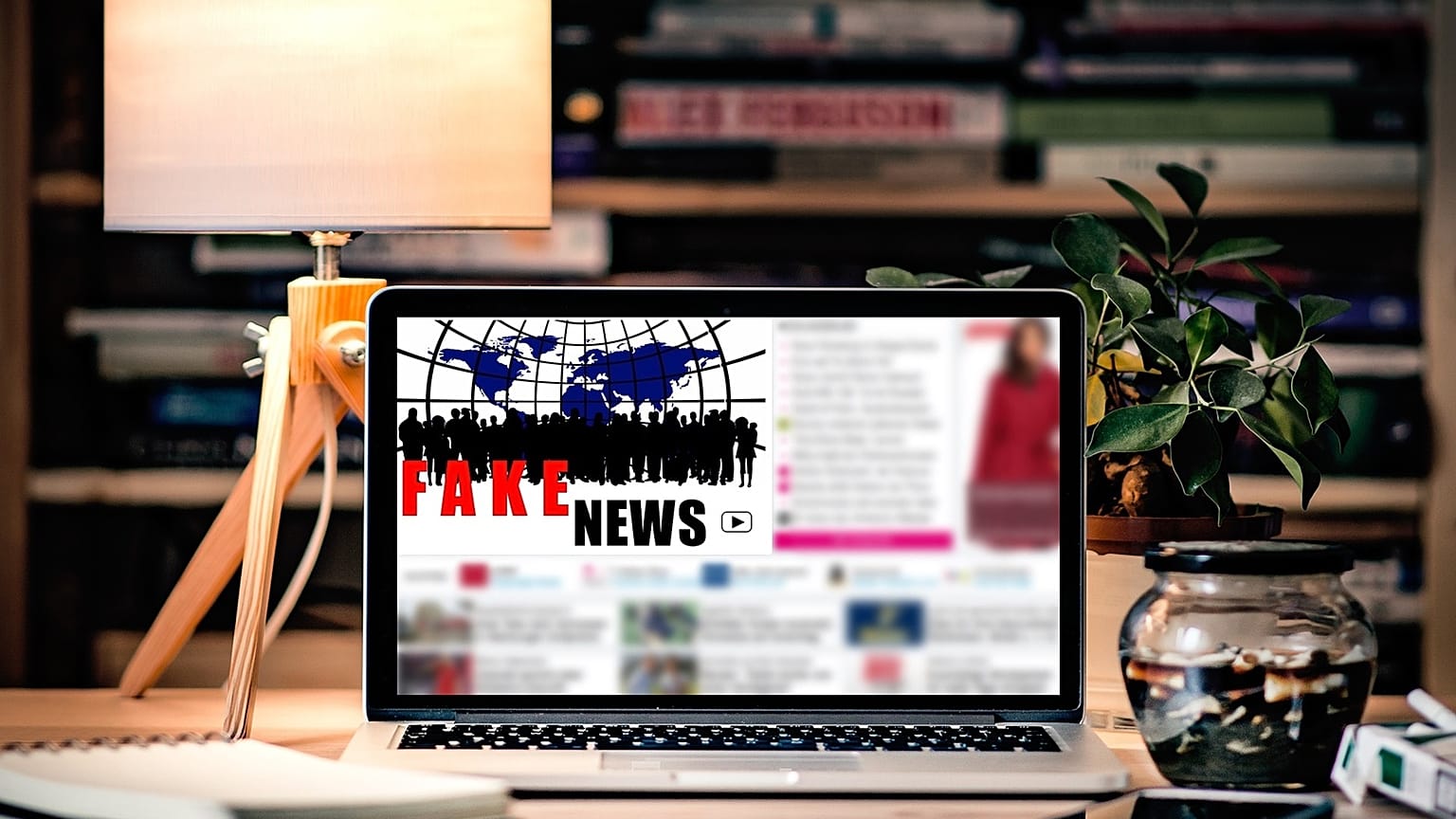 Αvaaz: Περισσότερες από 500 σελίδες στο Facebook διασπείρουν fake news και μίσος