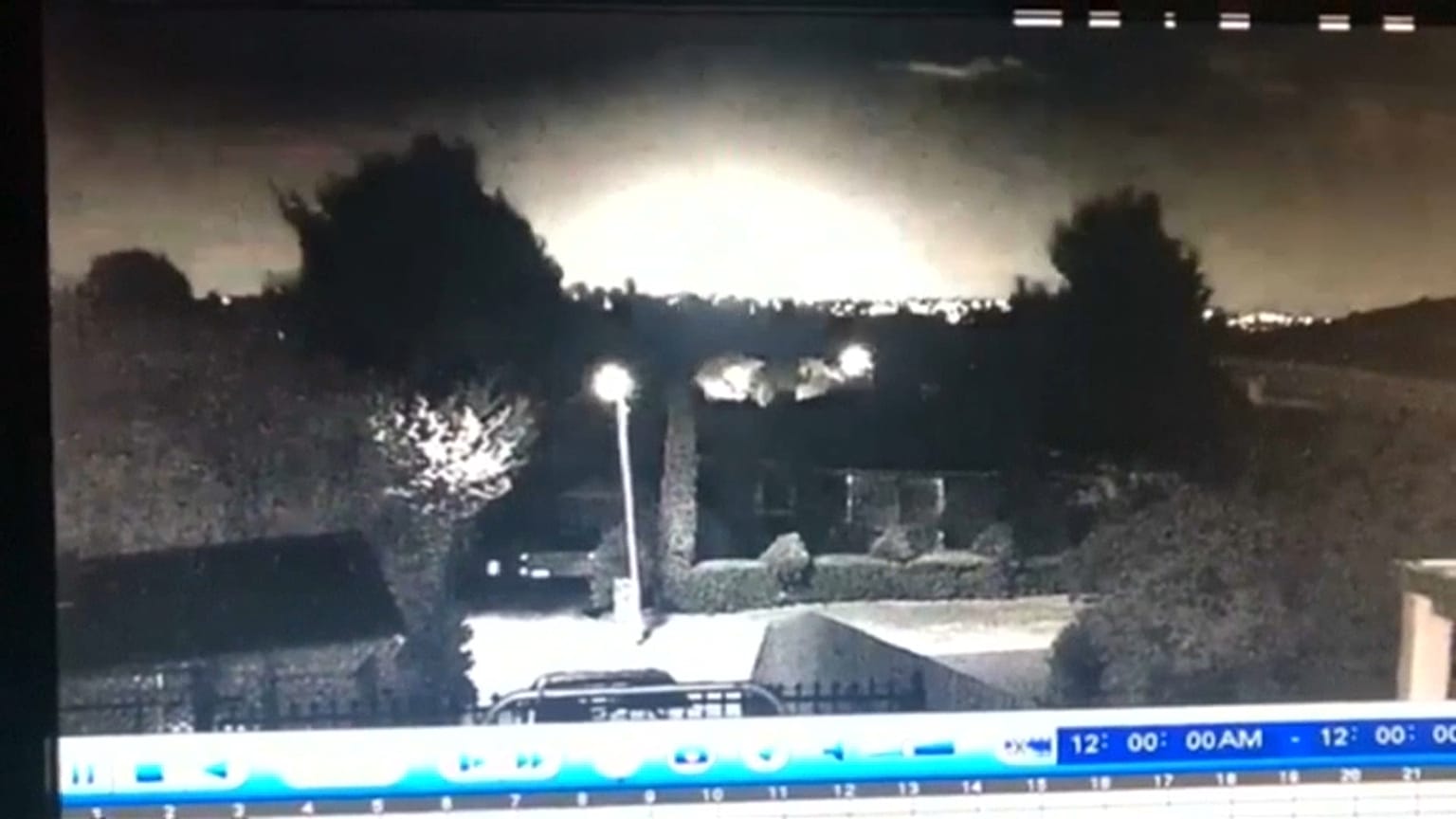 Video | Avustralya'nın güneyine alev alev bir gök cismi düştü
