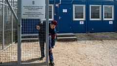 Helsinki Bizottság: három napig nem adtak enni két cukorbeteg idős embernek a tranzitzónában