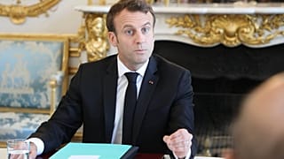 Macron passe une couche de vert avant les Européennes