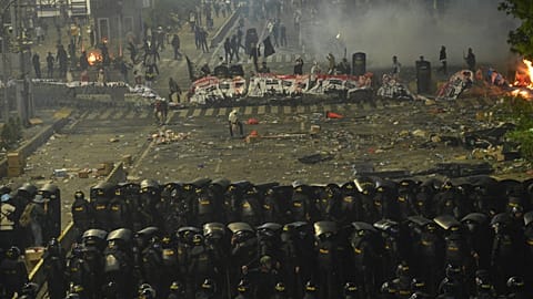 Indonesia: Protesters and police clash in second night of post-election demonstrations